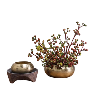 Juego de 2 Macetas Redondas de Metal Dorado de Diseño Elegante, Decoración de Jardín, Macetas Modernas de Aluminio en Venta, Impresión Personalizada - Product Image 1