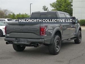 Camioneta Ford F150 Raptor usada del 2018, con asientos de cuero negro, tracción 4x4 turbo, en venta. - Product Image 3