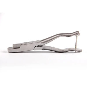 Outil d'encoche d'oreille de bétail robuste pour le marquage rapide et efficace du bétail et l'identification des animaux - Product Image 1