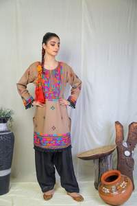 Pakistanais élégant femmes kurti 2024 2025 en gros robe pakistanaise vente chaude prêt à l'emploi kurti Kameez broderie personnalisée - Product Image 6