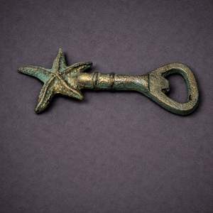 Décapsuleur en fonte en forme de tête de cheval, design équestre vintage, prise en main robuste, finition durable, parfait pour la décoration de bar à domicile et d'écurie - Product Image 4