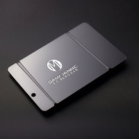 Plaque signalétique de cadeau d'affaires en métal noir personnalisé avec gravure de logo unique pour hommes avec moulage et sérigraphie
