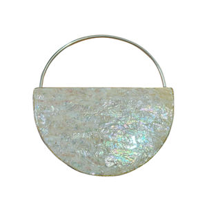 Bolso de mano de noche de lujo artesanal, epítome de elegancia del diseñador con piedras de cristal, latón y nácar - Product Image 4