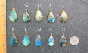 Collier à pendentif en labradorite avec design doré Cadeau parfait pour elle en vert ou bleu - Product Image 2