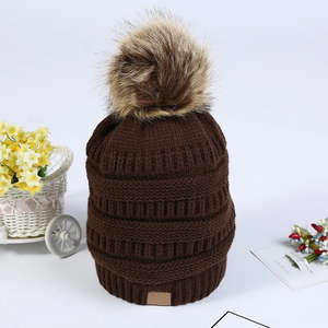 Venta al por mayor de diseño indio MOQ bajo para mujer, gorro con logotipo personalizado de otoño e invierno, gorro liso de acrílico sólido para mujer adulta, gorro - Product Image 1
