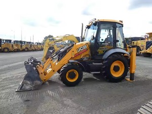 Chargeur Rétrocaveuse JCB 4CX d'occasion avec bras en bon état Tracteurs Machines agricoles 95hp 4x4WD Disponible - Product Image 4