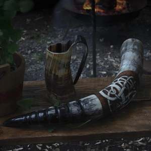 Cuernos vikingos para beber con soporte Cuerno de búfalo natural Artesanía Fabricado y exportado desde la India - Product Image 1