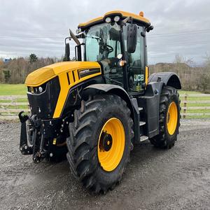 Tractor JCB Fastrac Series de Calidad Premium Diseñado para Velocidad, Comodidad y Eficiencia que Ayuda a los Agricultores a Maximizar la Productividad - Product Image 2