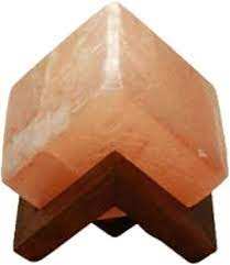Lampe en sel de l'Himalaya artisanale de forme carrée avec base en bois favorise une atmosphère calme et équilibrée - Product Image 5