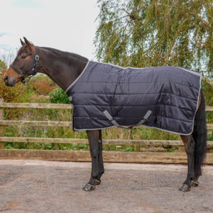 Des tapis stables faciles à nettoyer pour les chevaux conçus pour une utilisation en intérieur offrent confort et protection contre le froid tous les jours - Product Image 5