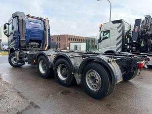 Chasis Volvo FH 500 8x4 TRIDEM OCEAN RACE EDITION Euro6, Camión Volquete con Motor Diésel de Combustión Interna - Product Image 6