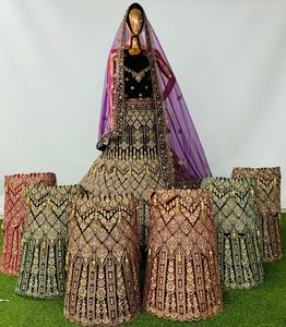 Ensemble Lehenga en velours de mariée lourd avec Latkan Concept Jarkan Work Double Dupatta parfait pour les commandes en gros - Product Image 6
