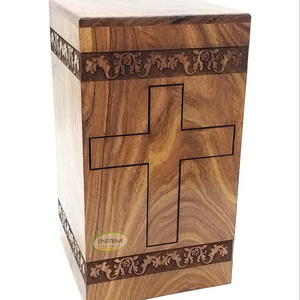 Urna Funeraria para Cenizas de Adultos, Diseño de Cruz Latina Grabada, Apta para Cementerio - Product Image 1