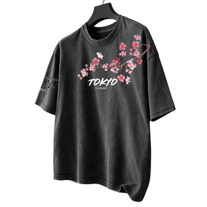 เสื้อยืดคอกลมแขนสั้นสีดำพิมพ์ลายกราฟิกดอกซากุระแบบวินเทจผ้าฝ้ายออร์แกนิกสไตล์ญี่ปุ่น - Product Image 1