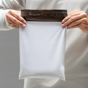 Bolsa de mensajería tamaño 17*30 20*35cm blanco de alta calidad ecológico blanco LDPE bolsas de correo autosellado impermeable y reciclado 100% - Product Image 1