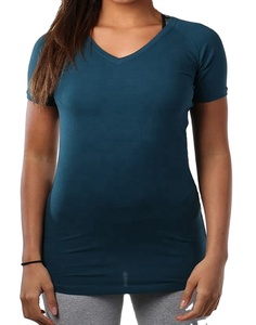 T-shirts pour femmes de qualité supérieure, modèle 2026, col en V, unis, service OEM, logo et style personnalisés de haute qualité, t-shirt respirant - Product Image 1
