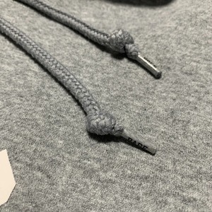 เสื้อกันหนาวมีฮู้ดสำหรับผู้ชายผ้าคอตตอนพิมพ์ลายโลโก้แบบเรียบหรู - Product Image 5