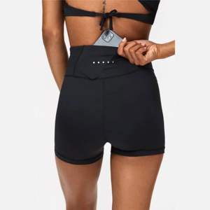 Respirant Taille haute Tissu fonctionnel 75% polyester, 25% élasthanne Unity Noir Alma Hot pants Respirant - Product Image 4