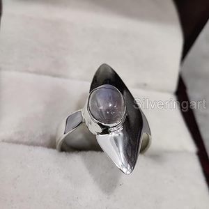 แหวนผู้หญิงพลอยมูนสโตนสีรุ้งธรรมชาติ หินประจำเดือนมิถุนายน เครื่องประดับทำมือสไตล์โบฮีเมียน แหวนเงินแท้ 925 - Product Image 4