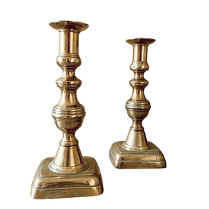 Venta al por mayor de iluminación decorativa para el hogar portavelas soporte de vela último portavelas decorativo de metal con chapado en oro al mejor precio - Product Image 1