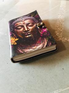 Diarios de cuero hechos a medida con Gautam Buddha en relieve y cubiertas impresas ideales para reventa por tiendas de suministros de revistas - Product Image 2