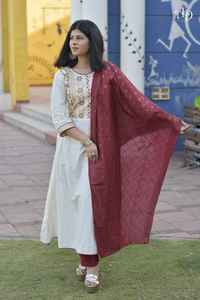 La colección de dupatta de diseñador más esperada con Kurti Plazzo sharara y conjunto de pantalón 3 piezas Traje de calidad premium para mujer - Product Image 4