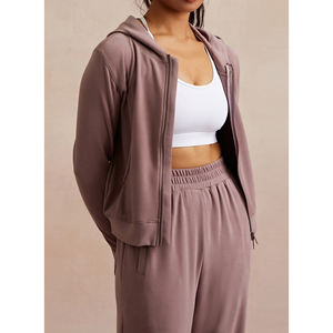 Conception personnalisée Femmes respirant Crop Top Jogger Sweat Suit 2 pièces à capuche et pantalon Survêtement personnalisable Survêtements - Product Image 3