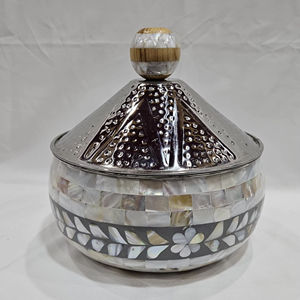 Cazuela de nácar de estilo árabe, ideal para servir comidas calientes con estilo y función - Product Image 2