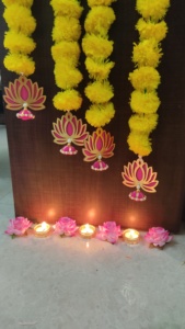 Cadena de caléndula/guirnalda con borla de loto Haldi Mehndi fiesta evento decoración boda india decoración flor de loto escenario telón de fondo - Product Image 2