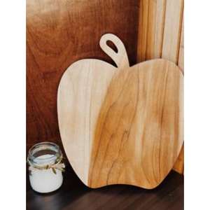 Elegante tabla para servir de picnic hecha de madera dura para complementar los arreglos artesanales de queso y charcutería - Product Image 2