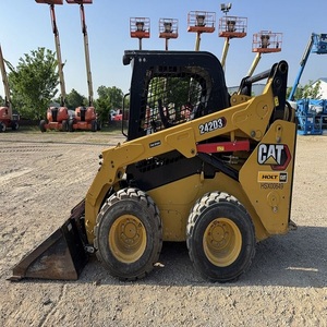 Chargeuses compactes Cat modèle 242D3 équipement durable de qualité supérieure pour les projets de construction - Product Image 2