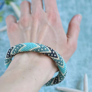 Brazalete de abeja con cuentas hecho a mano-Brazalete para mujeres y niñas - Product Image 1