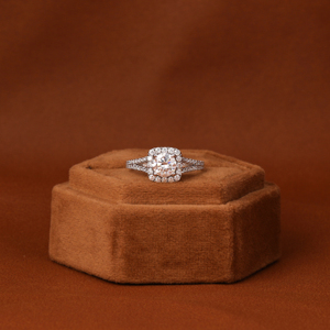 Anillo de Compromiso de Oro Sólido de 18 Quilates con Diamante Cultivado en Laboratorio de Corte Redondo de Lujo con Engaste Halo, Hermoso Anillo de Diamantes para Mujer - Product Image 3