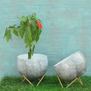 Las mini macetas colgantes de metal de moda elevan su jardín y hogar con diseños elegantes para uso en el balcón y el piso de la sala de estar - Product Image 2