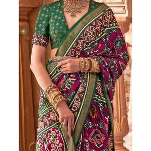 Encantador Sari de Seda Banarasi Estampado Magenta Patola, Estilo Bollywood y Pakistaní para Festivales, Cosido - Product Image 3