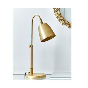 Lámpara de Mesa Moderna de Aluminio para Decoración Minimalista del Hogar que Ofrece Líneas Limpias y una Solución de Iluminación Eficiente Energéticamente - Product Image 3