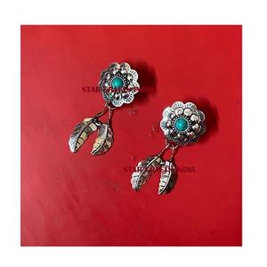 Boucles d'oreilles en métal de créateur les plus populaires pour les filles et les femmes ensemble de bijoux accessoires de bijoux vêtements de mode vêtements de fête vêtements de mariage - Product Image 1