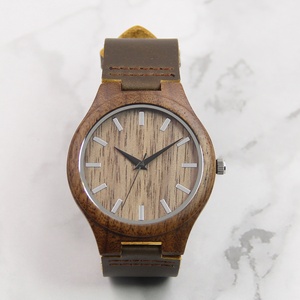 Reloj de Madera de Nogal Hecho a Mano con Correa de Cuero Genuino, Reloj de Madera con Movimiento Japonés, Regalo de Aniversario para Él, Regalo para Padrinos de Boda - Product Image 4