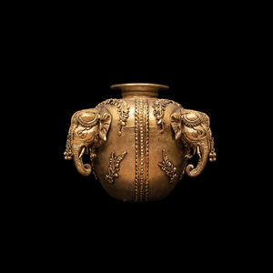 Vase en forme de flûte en or champagne avec une base lestée pour des tables d'événements élégantes. Disponible à prix de gros. - Product Image 4