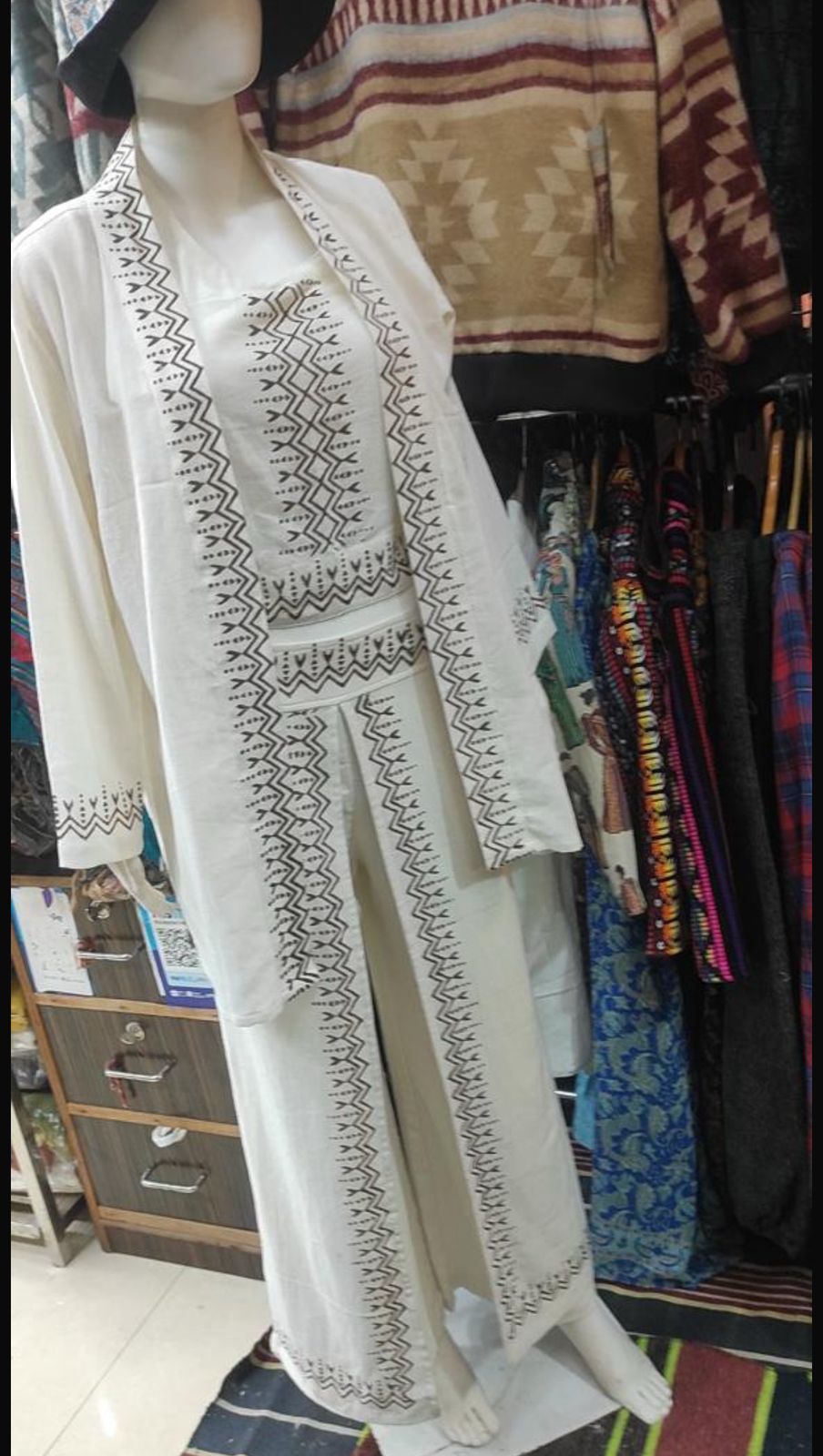 เช่นเดียวกับภาพ