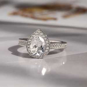 Anillo de Compromiso Moderno Unisex de Plata de Ley 925 SM Jewels con Halo de Moissanita en Forma de Pera para Regalo de Boda - Product Image 1