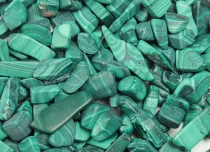 Hermosas Virutas de Malaquita para Decoración de Mesa y Resina, Compre Virutas de Malaquita Auténticas de Muntaha Agate - Product Image 3