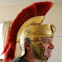 Tüy Metal zanaat ürün ile ortaçağ pirinç şövalye ve roma Centurion kask