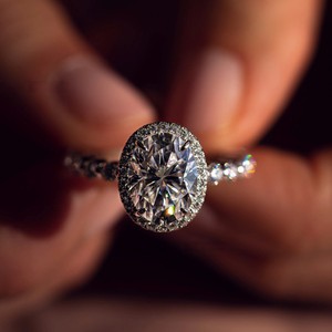 Bague de fiançailles en diamant naturel taillé ovale 3 CT certifiée IGI pour femme F/VS1 bijoux pour anniversaire de mariage cadeau parfait pour elle - Product Image 4