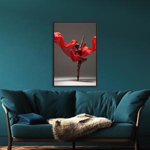 Impression sur toile de femme africaine élégante : Art moderne pour votre espace, TOILE ENCARTÉCHÉE NOIRE - Product Image 1