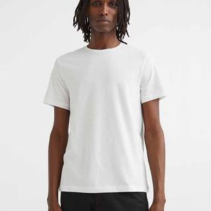 Camiseta de cuello redondo de media manga para hombre de calidad superior Venta caliente camisa de logotipo personalizado de secado rápido con diseño de patrón sólido - Product Image 3