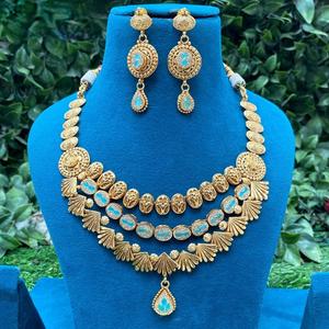 ชุดสร้อยคอพรีเมี่ยมสามชั้นแบบดั้งเดิมพร้อมชุบทองและชุดสร้อยคอหินสำหรับงานแต่งงานสำหรับผู้หญิง - Product Image 1