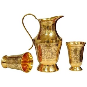 Jarra de latón de último diseño de alta calidad a precio barato hecha en India con vasos acabado brillante diseño grabado precio de fábrica al por mayor - Product Image 6