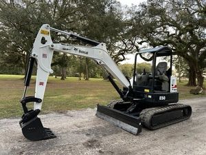 Mini-excavatrices Bobcat E60 d'occasion, moteur Hitachi, poids opérationnel de 22 tonnes, capacité de la benne de 0,4 m³, moteur de 10-25 kW, pompe, roulement. - Product Image 3