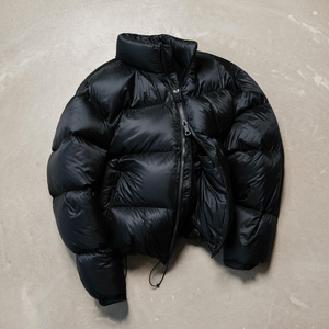 Blouson Bomber Matelassé Personnalisé Bordeaux Brillant à Capuche avec Logo Frontal Coupe-Vent Imperméable Oversize Hiver Streetwear Chaud - Product Image 6